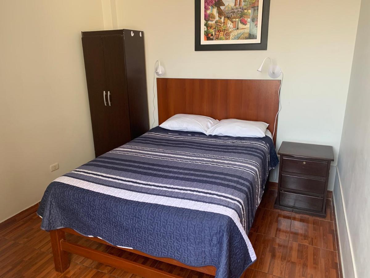 Hospedaje Las Mercedes Ica Bagian luar foto
