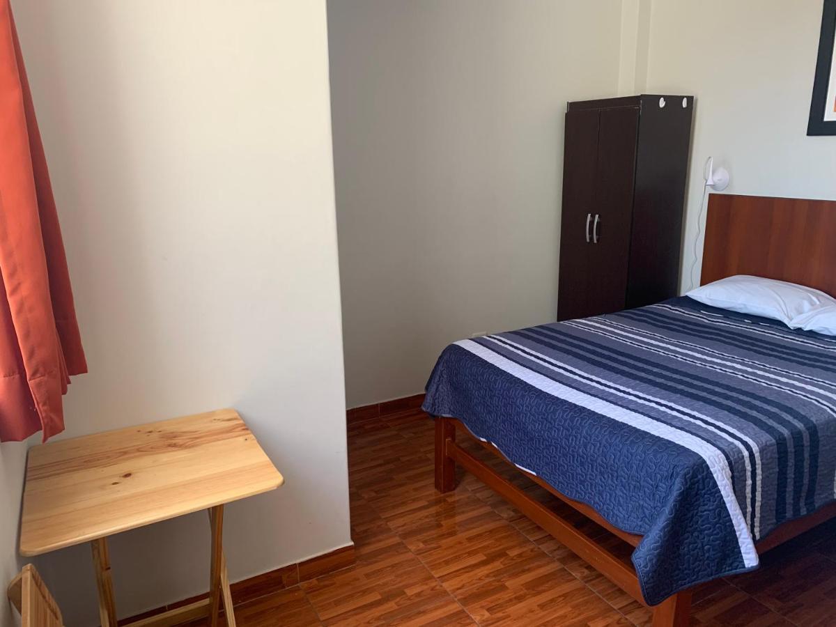 Hospedaje Las Mercedes Ica Bagian luar foto